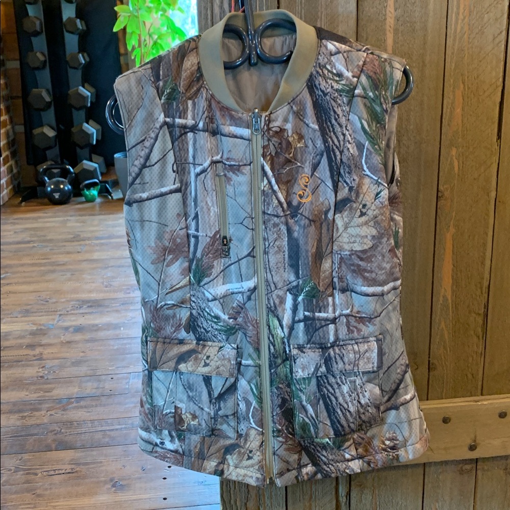 “She outdoor” women’s hunting vest camo medium reversible quilted outdoor